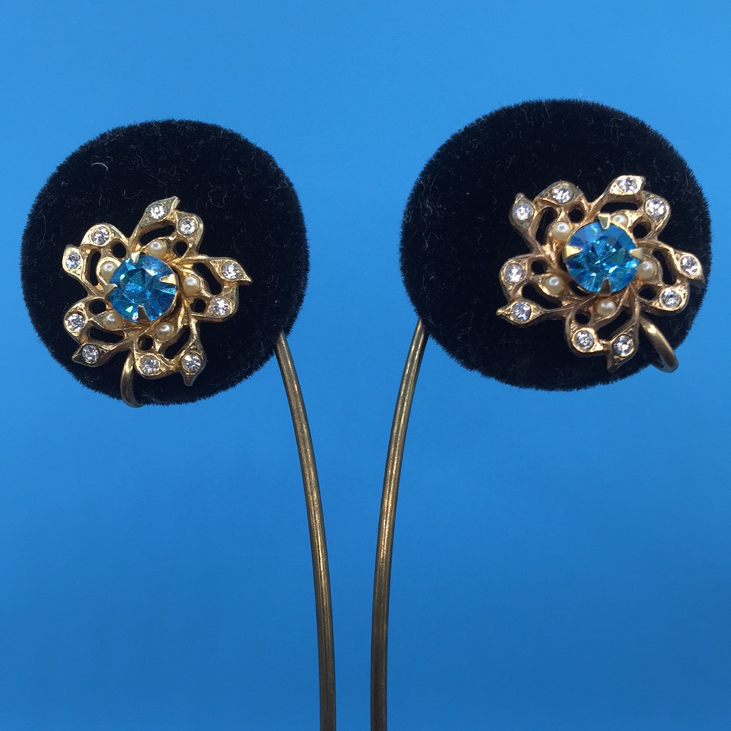 Vintage Charm Flower Earrings